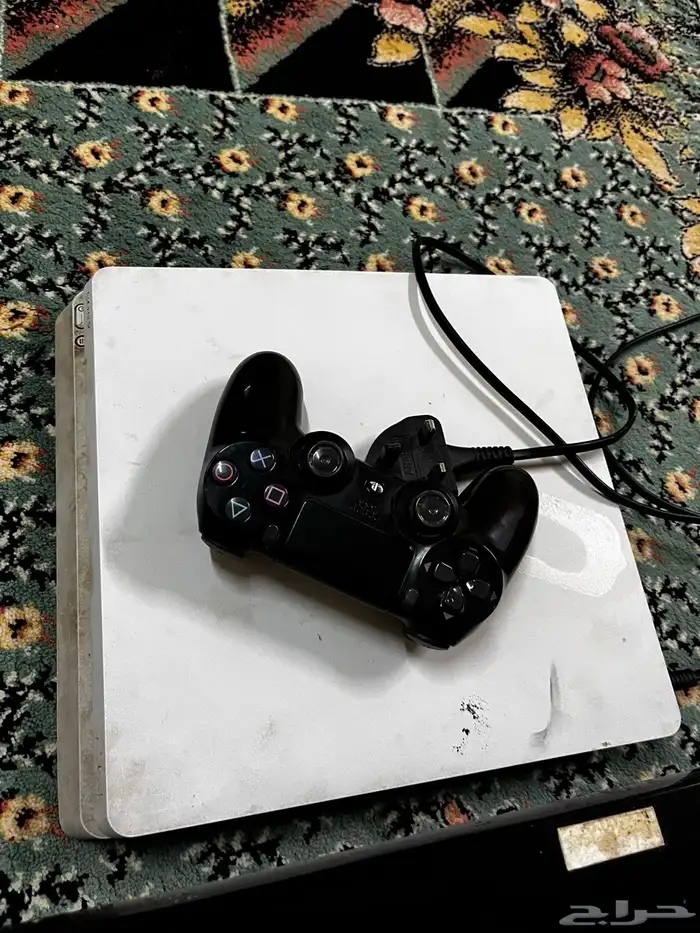 سوني وشاشه مافي اي خراب بس الخراب الوحيد هو مدخل شريط السون 3