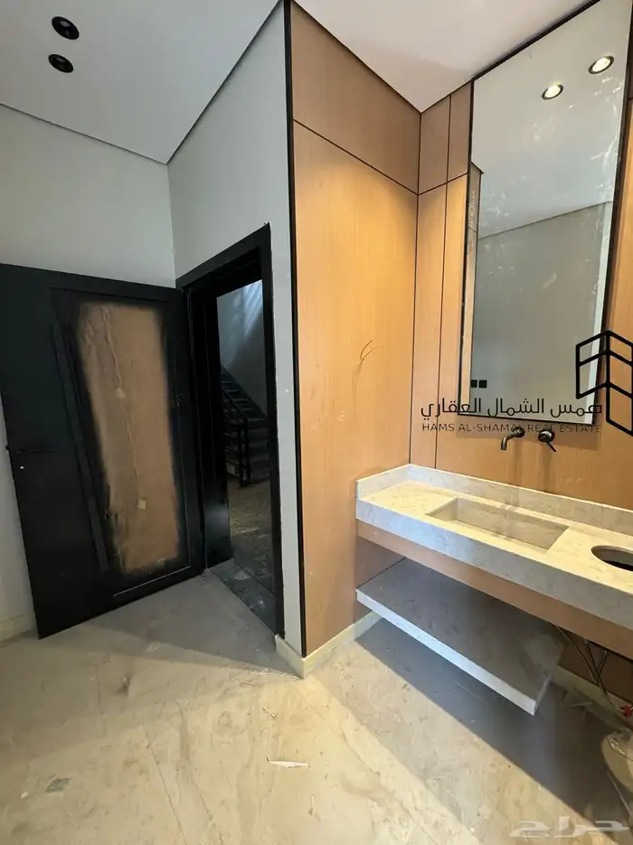 للبيع فيلا روف علوي حي الصفا 1