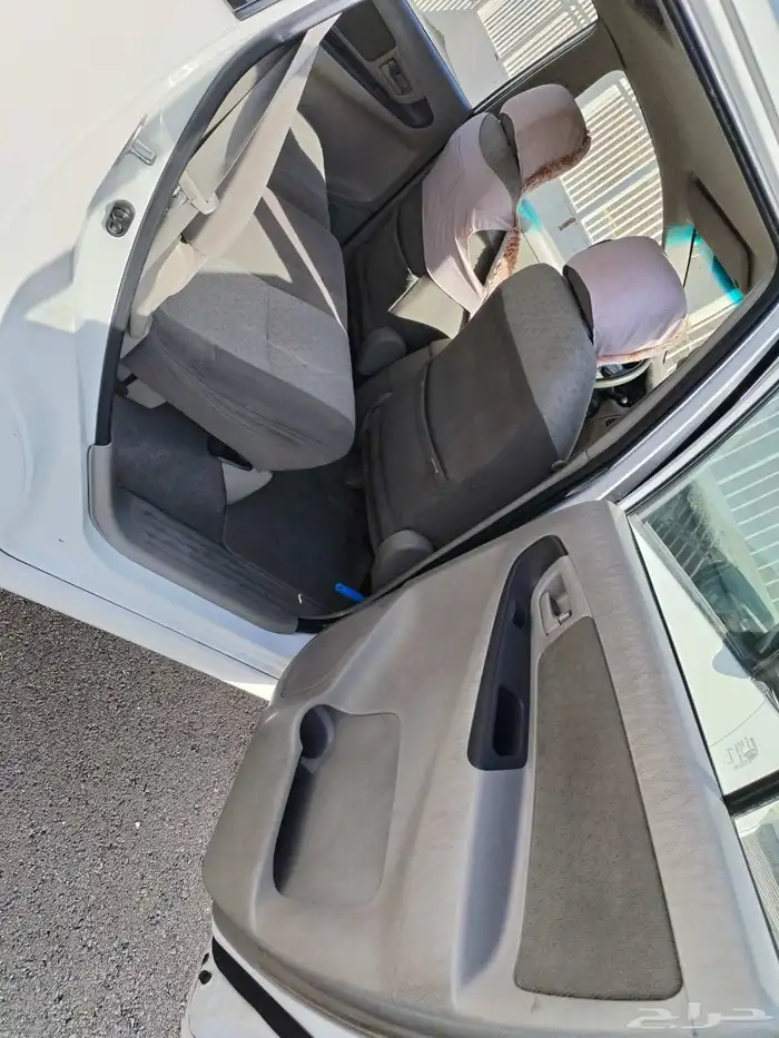 تويوتا انوفا 2015 أبيض ماشيه 110 الف مالك أول 4