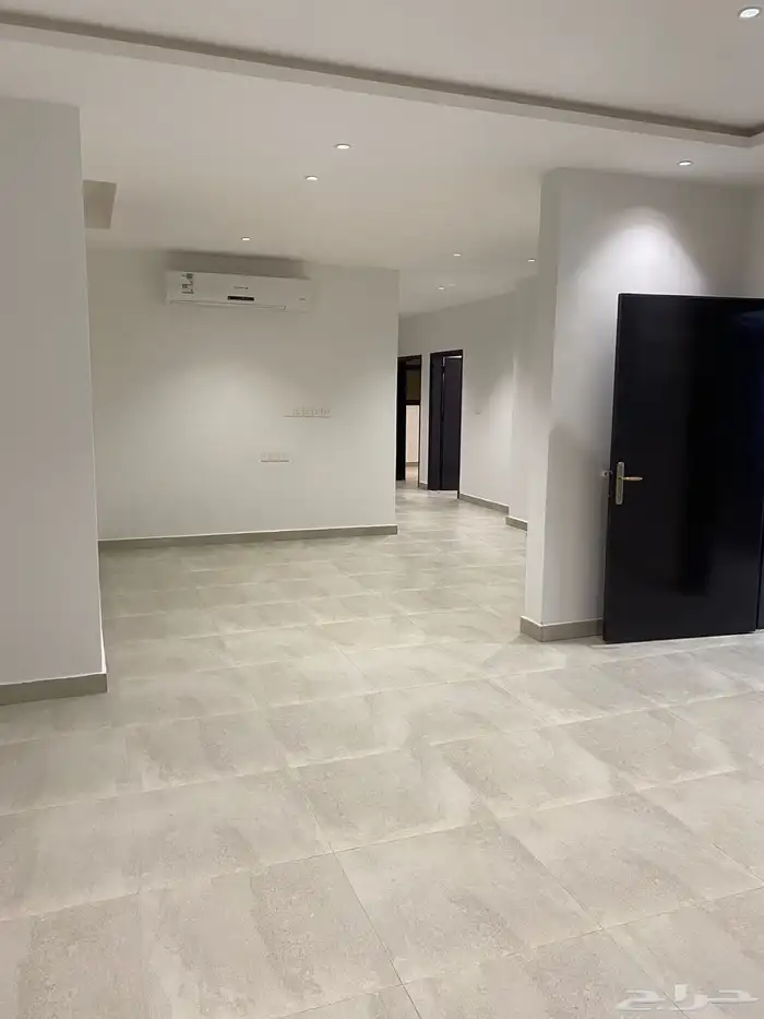 دور علوي للإيجار يتميز بجودة التشطيب وإطلالة الحديقة والمسجد 3