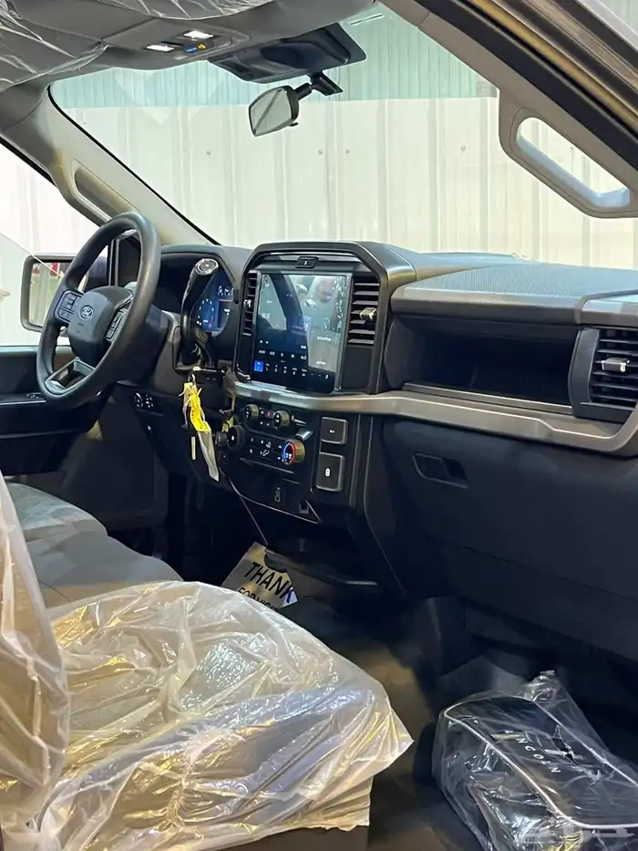 فورد F150 لون رمادي 2025 8
