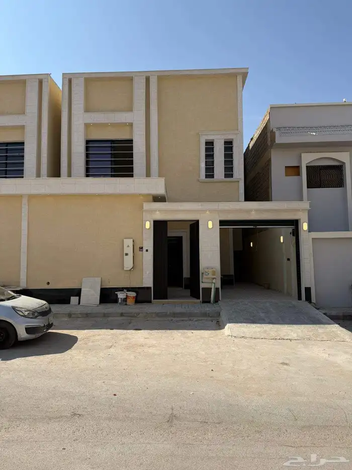 فيلا 200 متر بحي طويق مليون و 80 الف بها غرفة كبار سن 0