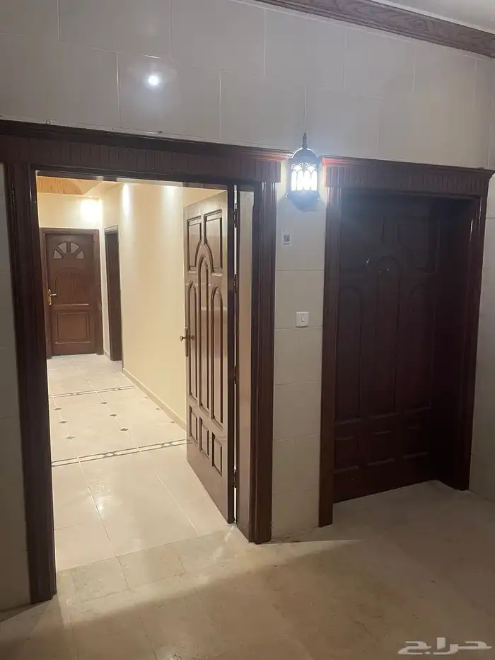 شقة كبيرة وواسعة للايجار السنوي بحي الحمدانية 6