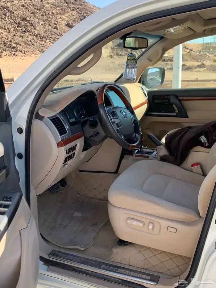 تويوتا صالون 2015 بريمي فل كامل فتحه سقف 4