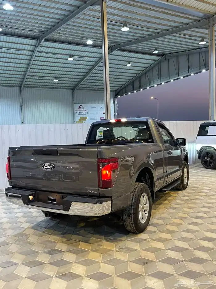 فورد F150 لون رمادي 2025 1