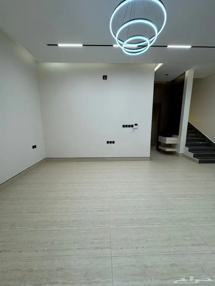 فيلا فاخرة مع شقة في حي البيان 11