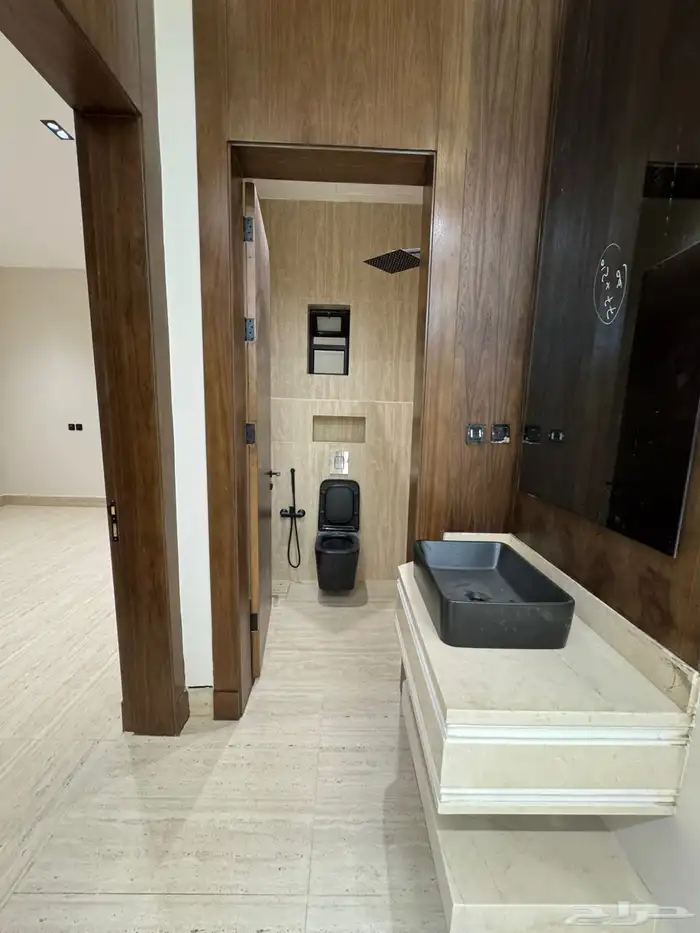 فيلا فاخرة مع شقة في حي البيان 14