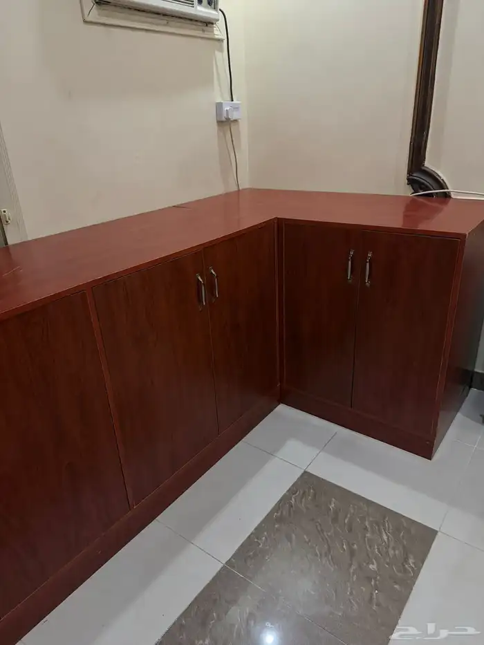 مكتب وكرسي وطاوله ونجفة 1