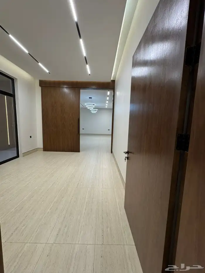 فيلا فاخرة مع شقة في حي البيان 7