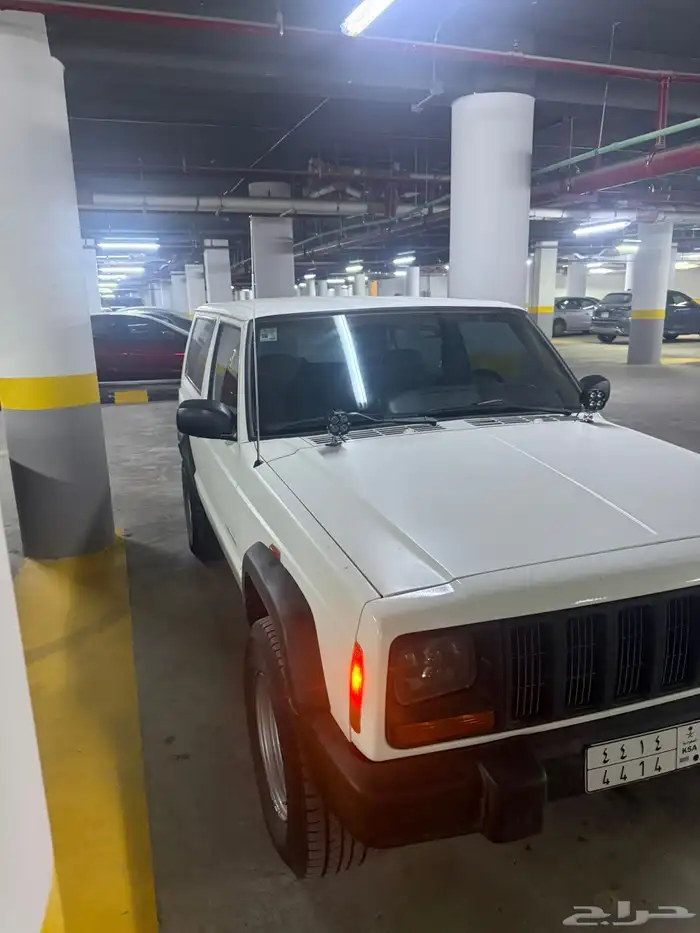 جيب شروكي باب واحد قير عادي موديل 2000 0