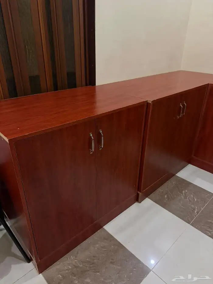 مكتب وكرسي وطاوله ونجفة 0