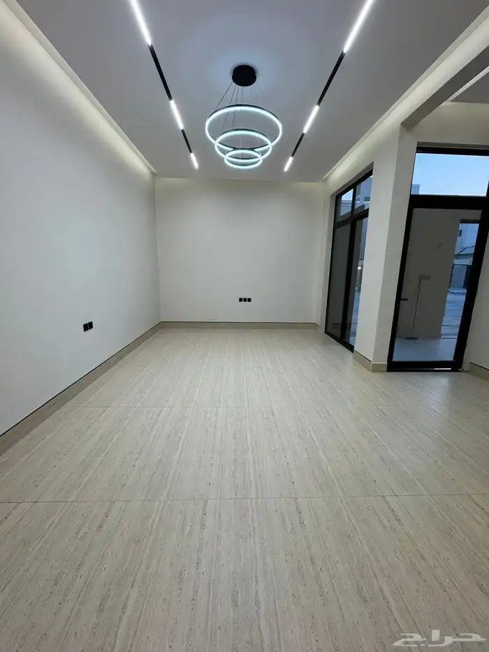 فيلا فاخرة مع شقة في حي البيان 4