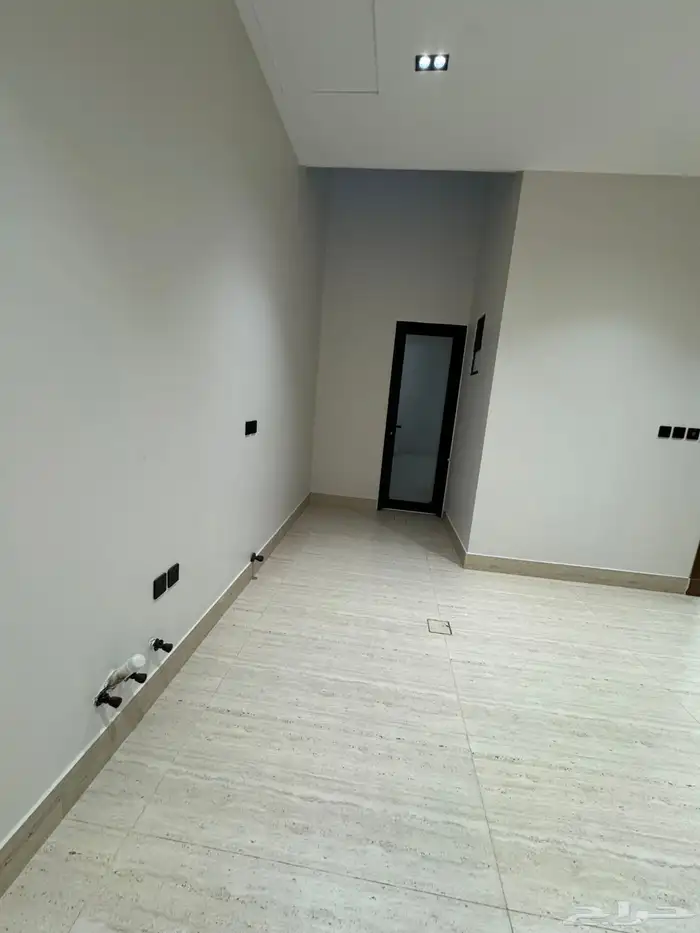 فيلا فاخرة مع شقة في حي البيان 17