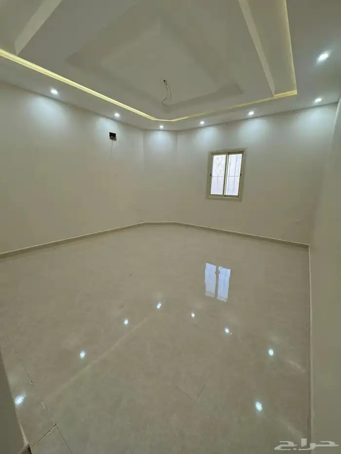 للايجار شقة دور ارضي 5 غرف حي الضباب 4