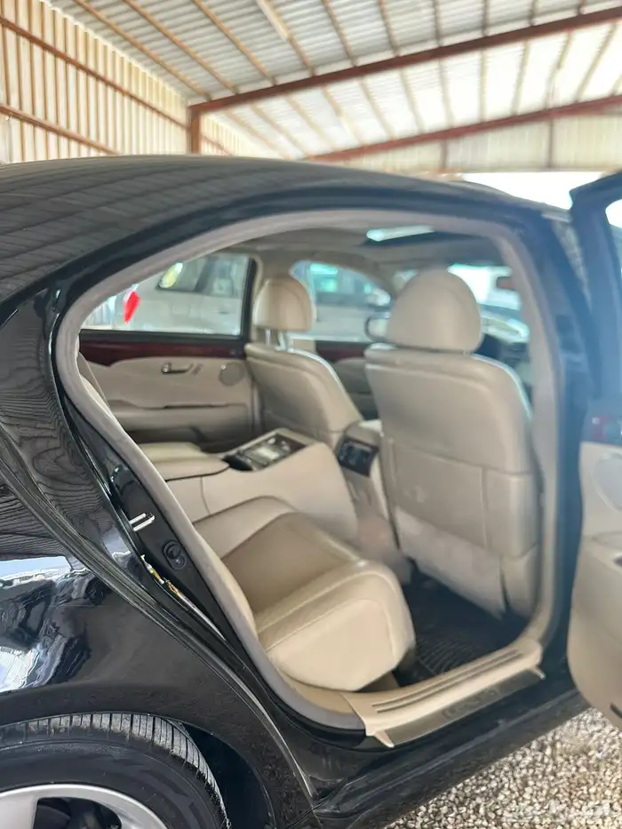 للبيع لكزز 460L فل كامل LS سعودي وكاله 19