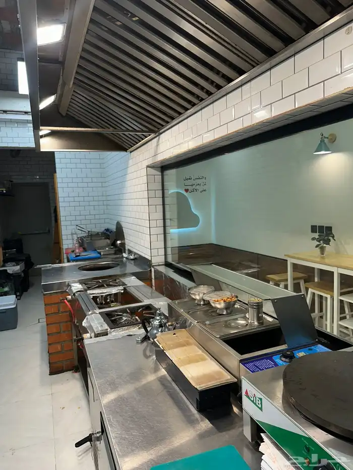 مطعم للتقبيل بكامل اغراضه ما زال يعمل 0