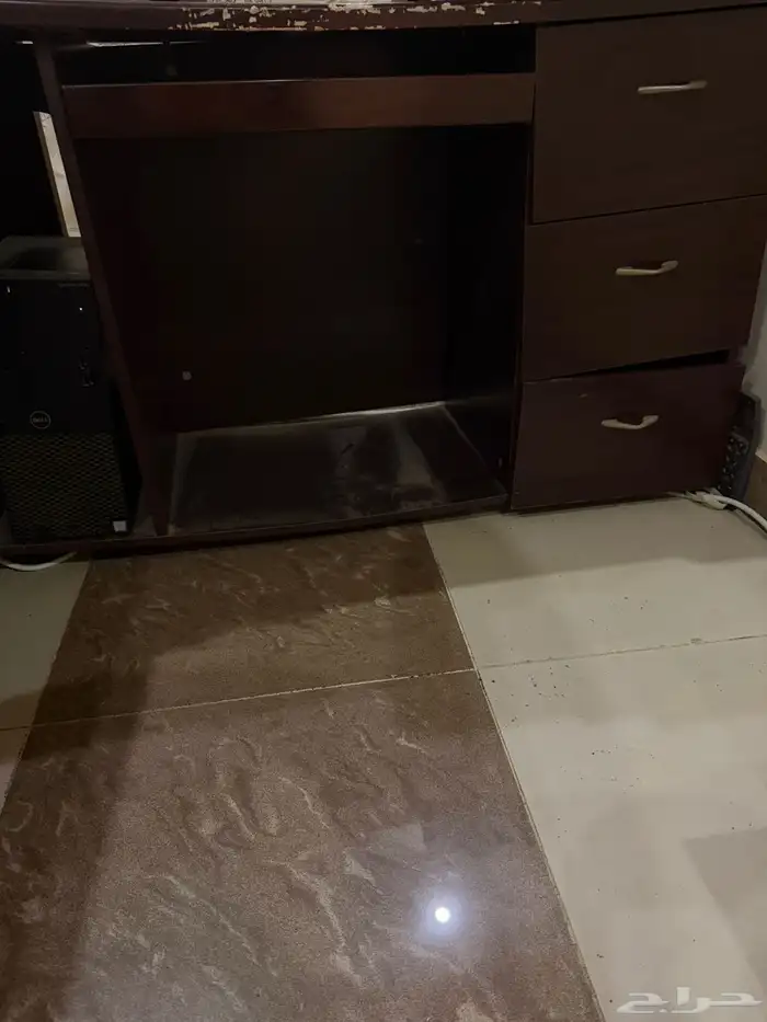 مكتب وكرسي وطاوله ونجفة 2