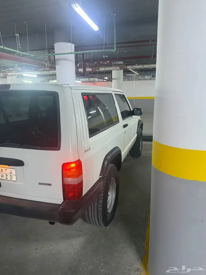 جيب شروكي باب واحد قير عادي موديل 2000 2