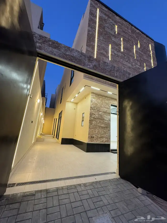 فيلا فاخرة مع شقة في حي البيان 1