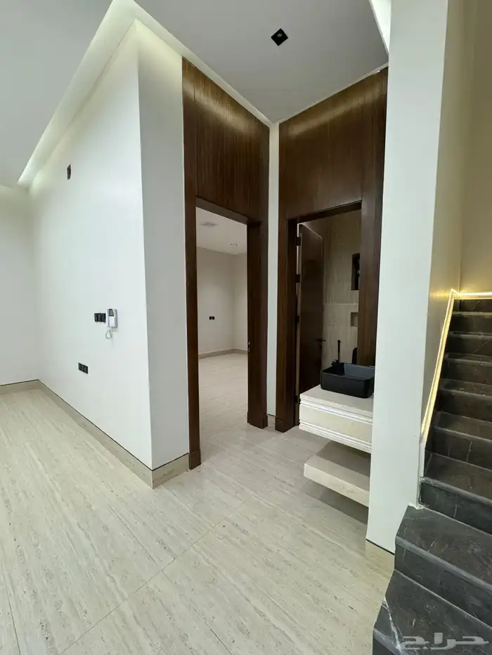 فيلا فاخرة مع شقة في حي البيان 13