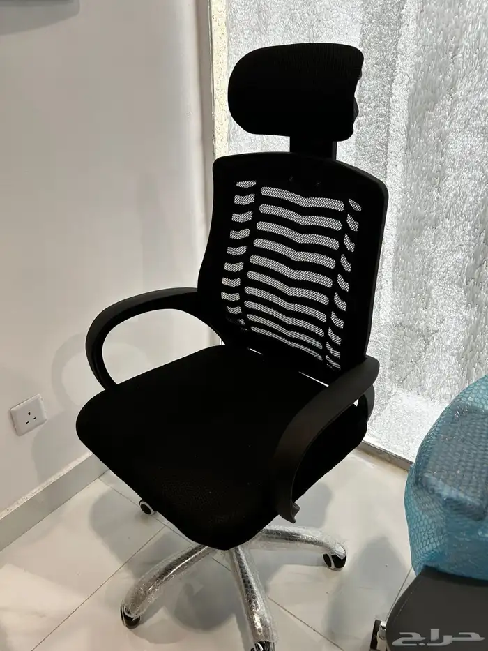 طاولة مكتب مع كراسي بسعر مخفض  الألوان متاحةlable 8