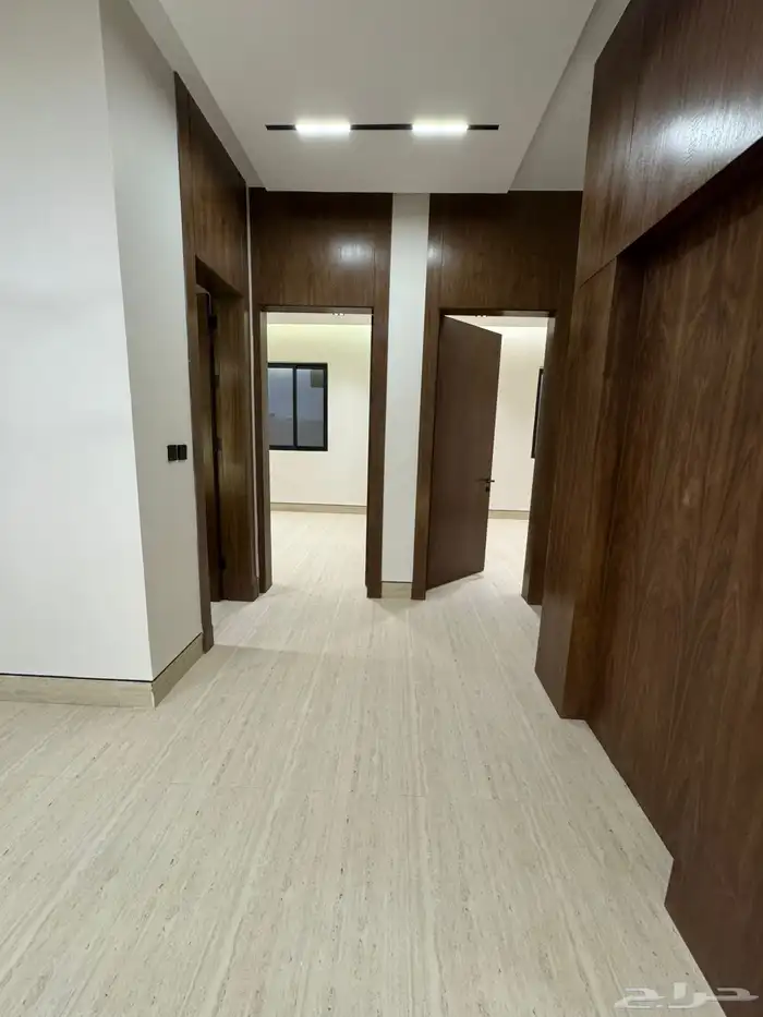 فيلا فاخرة مع شقة في حي البيان 20