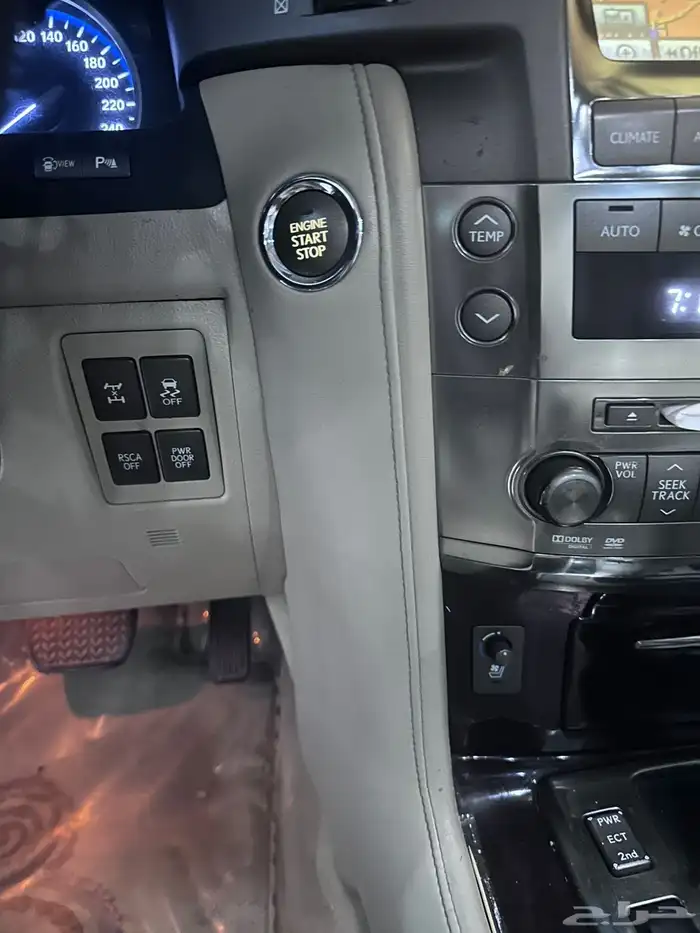 للبيع جيب لكزس موديل 2011 بودي بلد الصدامات مرشوشه فقط 6