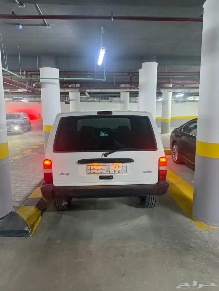 جيب شروكي باب واحد قير عادي موديل 2000 4