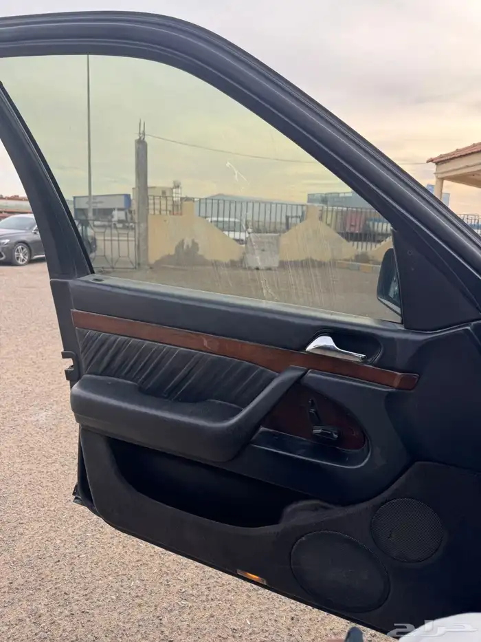 للبيع مرسيدس ( ديزل ) 1995 320 5