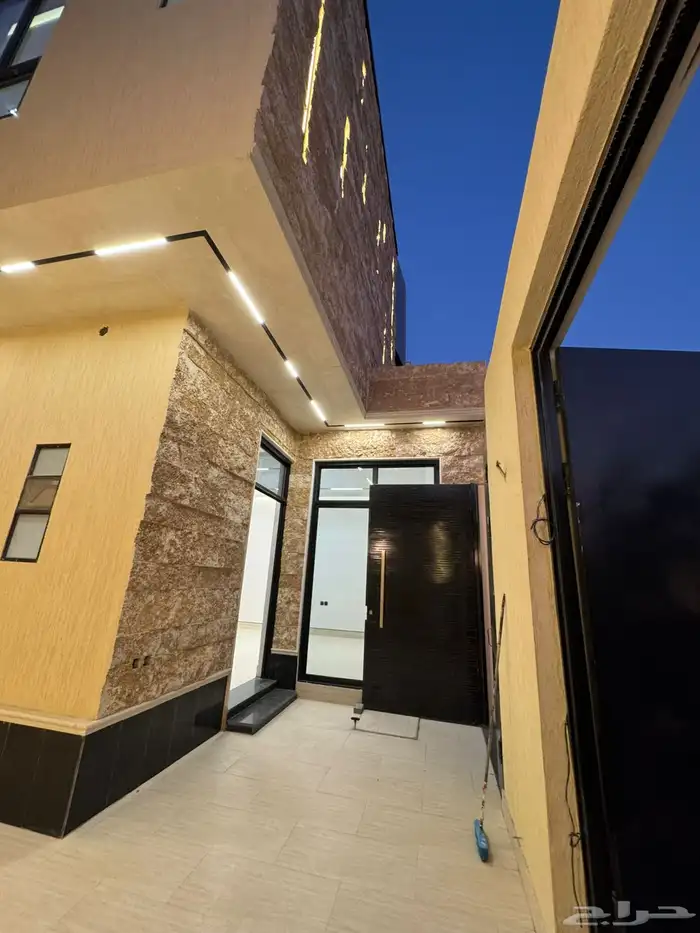 فيلا فاخرة مع شقة في حي البيان 3