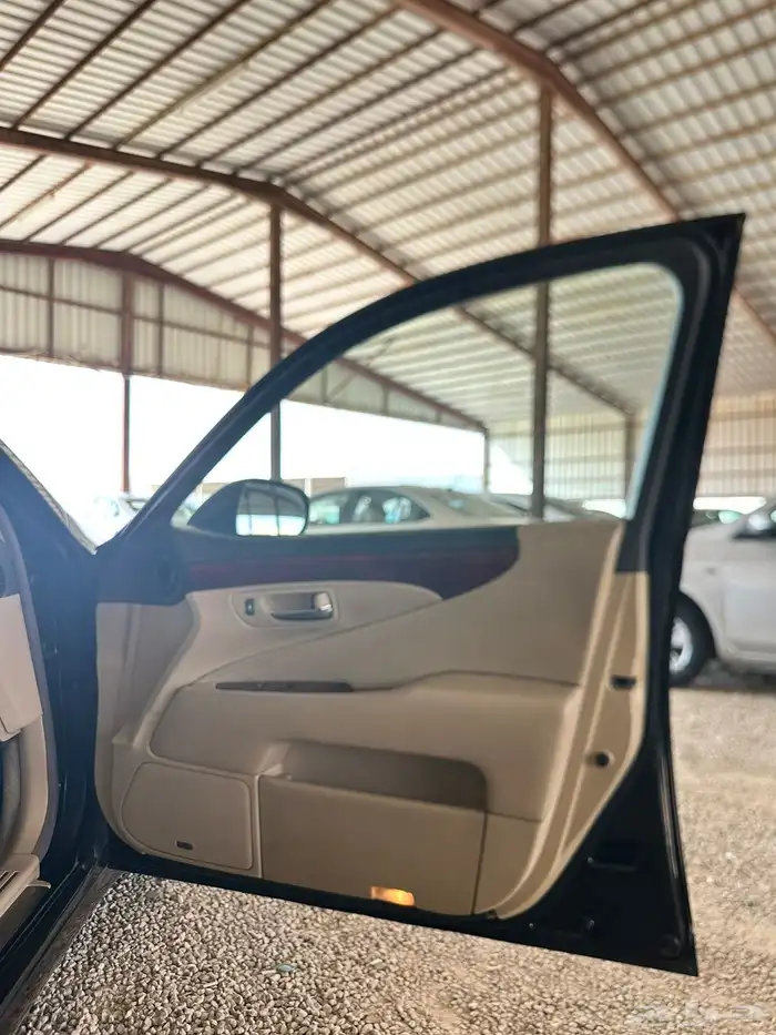 للبيع لكزز 460L فل كامل LS سعودي وكاله 18