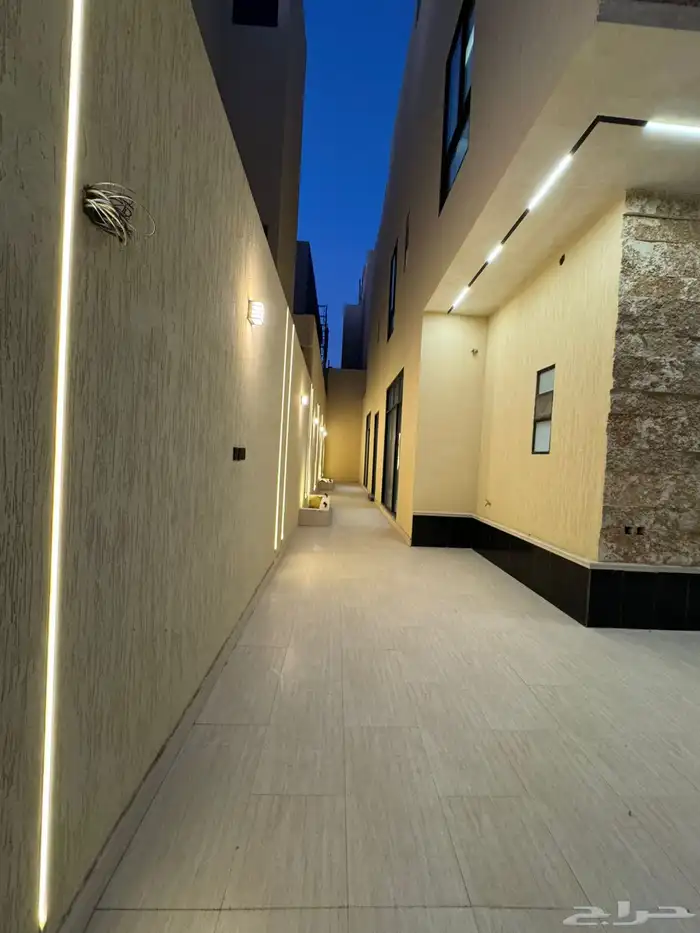 فيلا فاخرة مع شقة في حي البيان 2