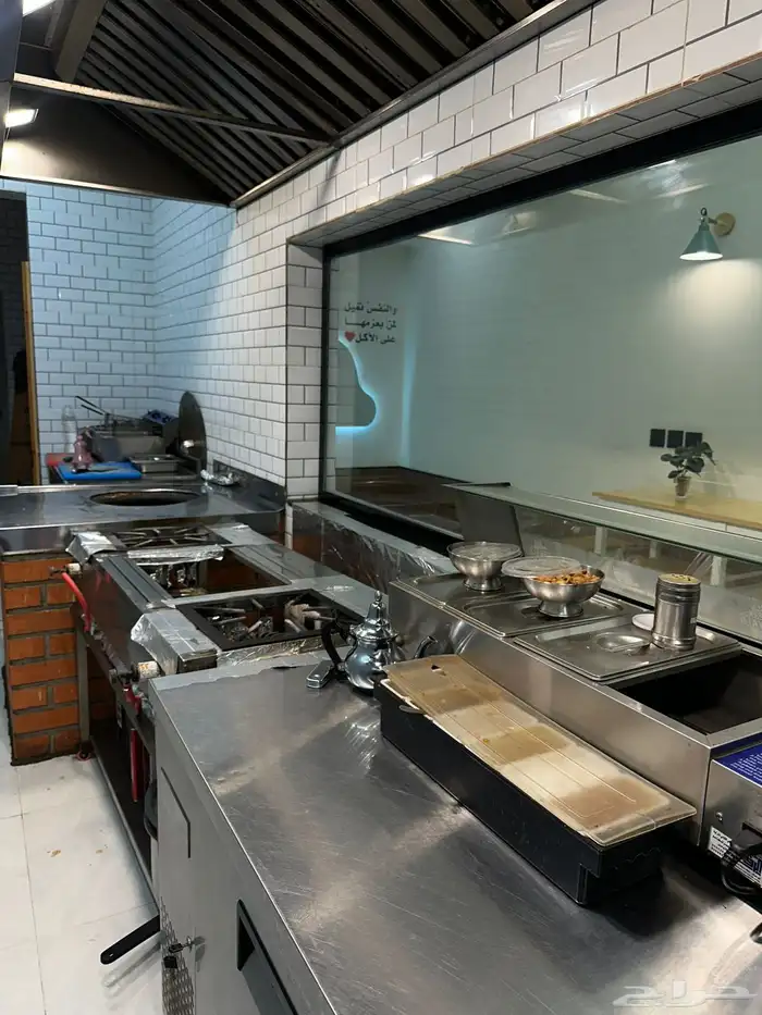 مطعم للتقبيل بكامل اغراضه ما زال يعمل 1