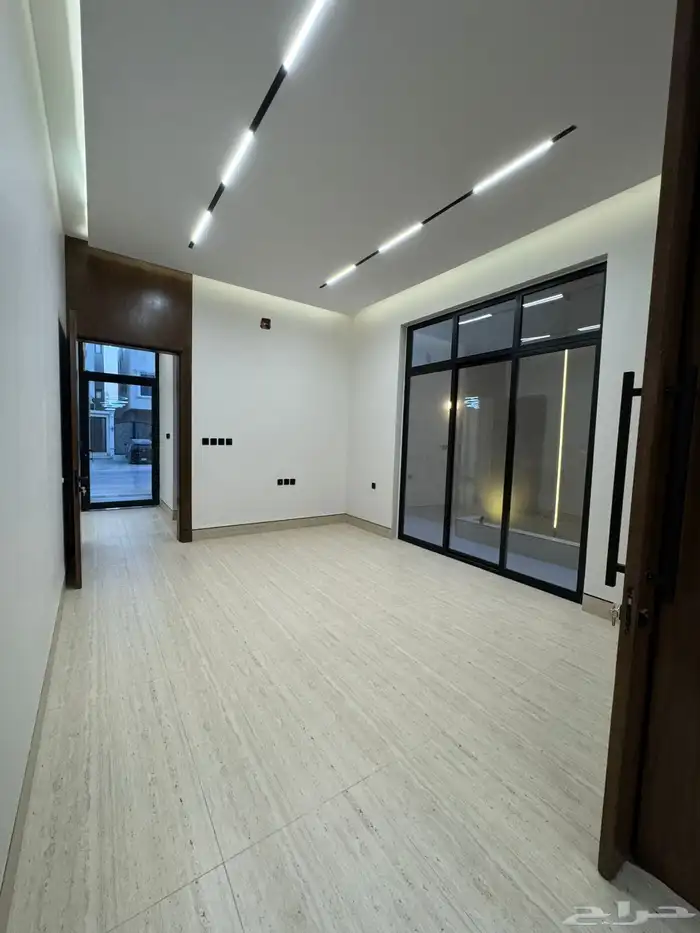 فيلا فاخرة مع شقة في حي البيان 8