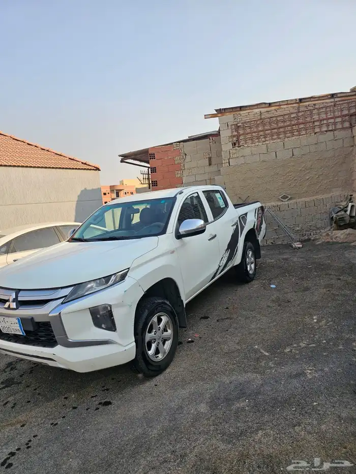 ميتسوبيشي نظيفة جدا  على الشرط مكينة وقير ودبل وشاصيه وارباك 3