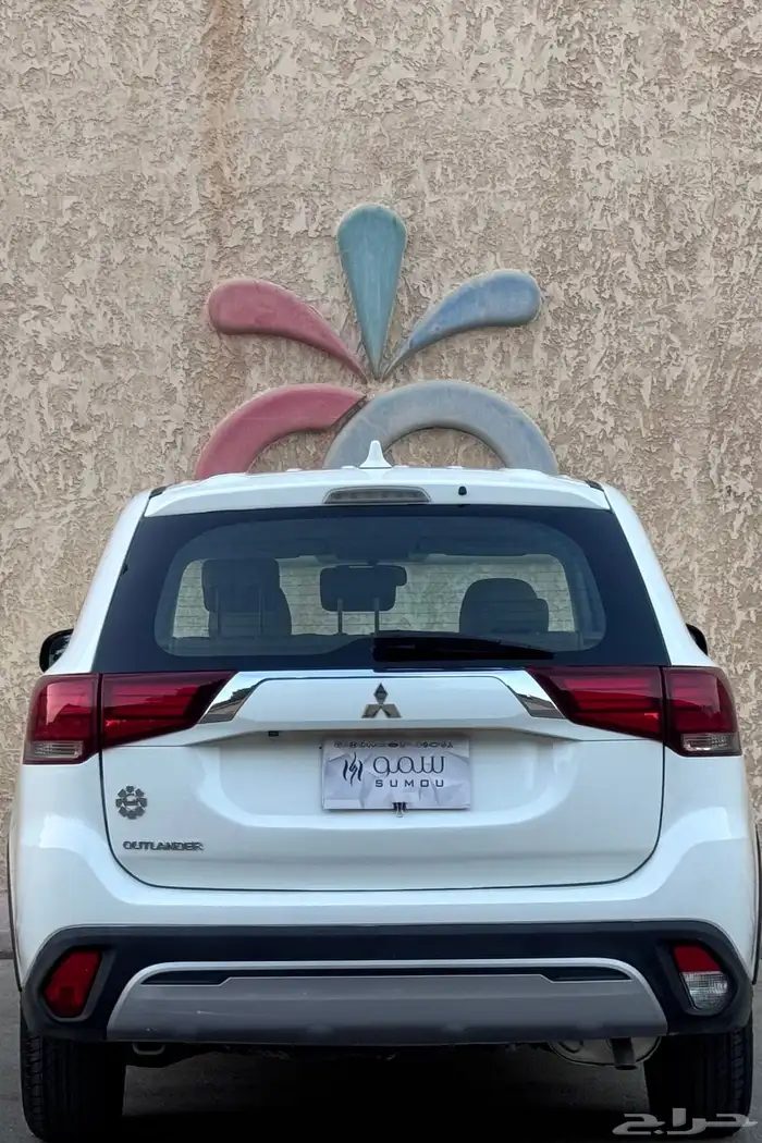 مستبيشي اوتلاندر 2020 12