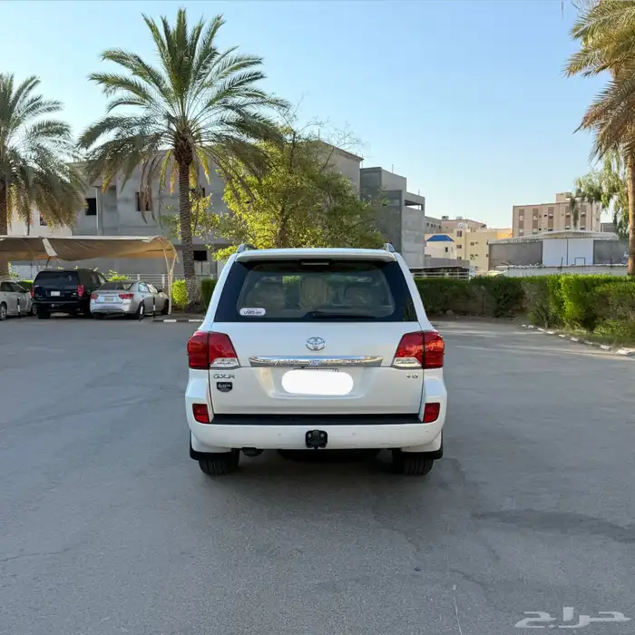 لاندكروزر 2015 فل كامل مخزن 4