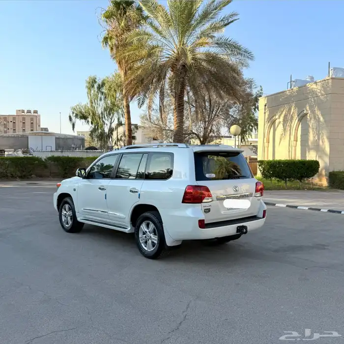 لاندكروزر 2015 فل كامل مخزن 3