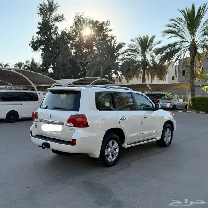 لاندكروزر 2015 فل كامل مخزن 1