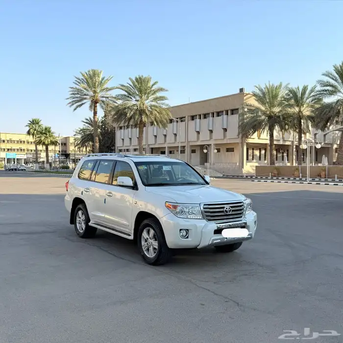 لاندكروزر 2015 فل كامل مخزن 2