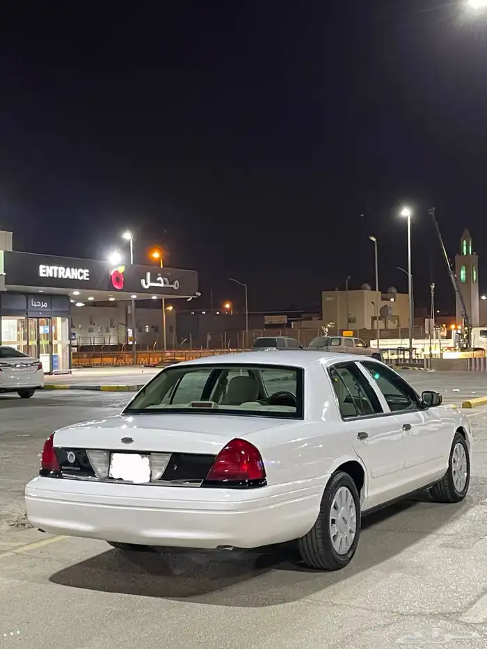 للبيع فورد بوليسي 2010 عداد قليل نظيف جدا 4