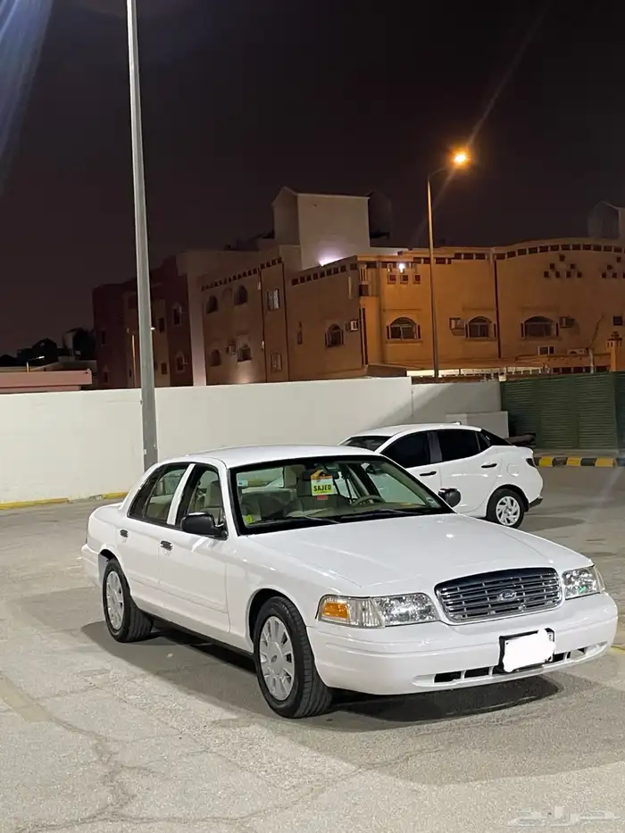 للبيع فورد بوليسي 2010 عداد قليل نظيف جدا 0