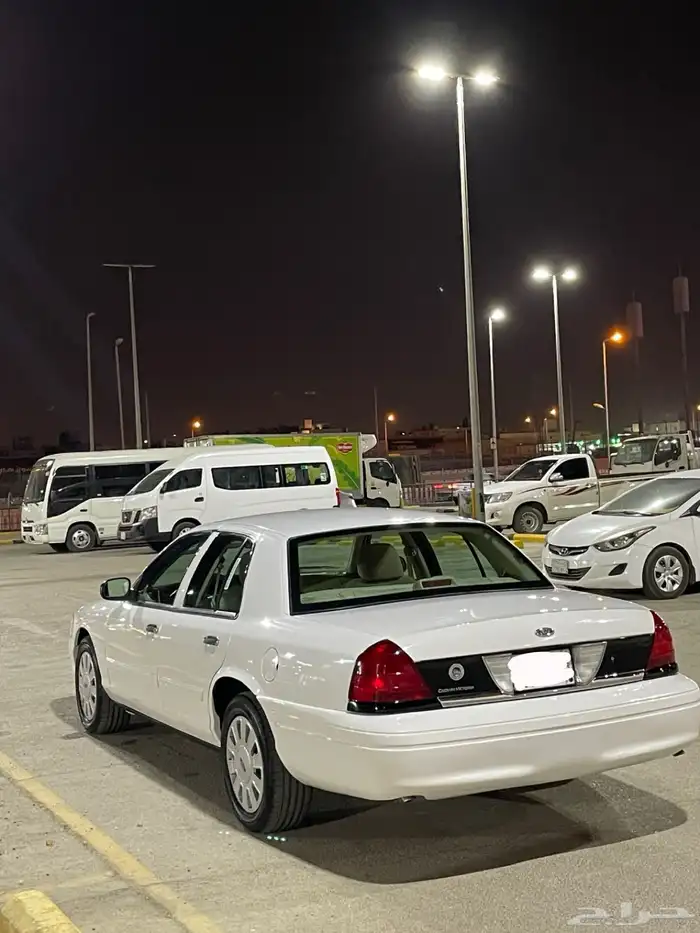 للبيع فورد بوليسي 2010 عداد قليل نظيف جدا 3