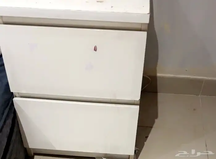 كنب بحاله جيده دولاب ايكيا كمدينا وتسريحه ومرتبه كبيره 3