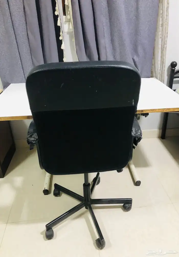 طاولة مكتب   كرسي مكتب بحالة ممتازة 3