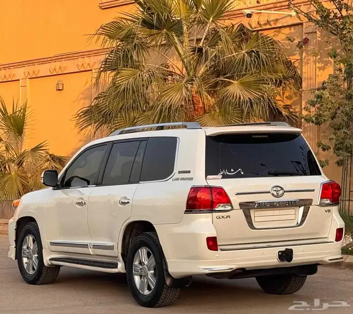 لاند كروزر 2015 GXR.8 بريمي 5