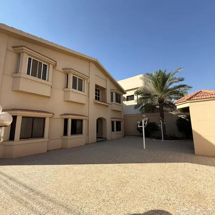 للبيع فيلا بحي الجامعيين تجاري سكني المساحة 800م 3