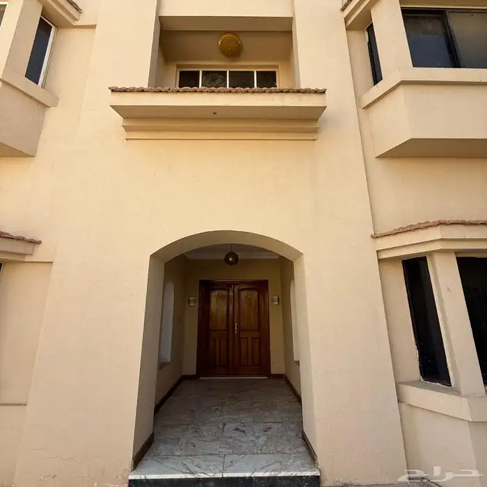 للبيع فيلا بحي الجامعيين تجاري سكني المساحة 800م 2