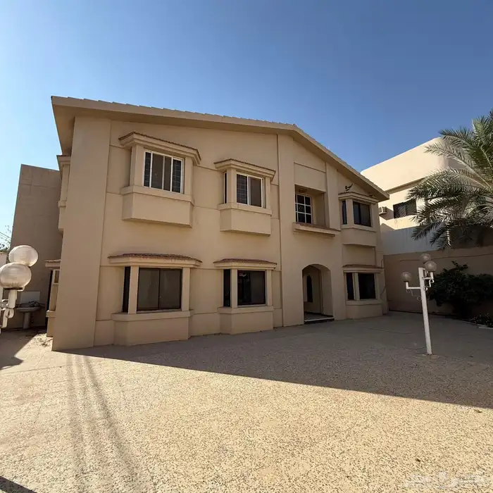 للبيع فيلا بحي الجامعيين تجاري سكني المساحة 800م 7