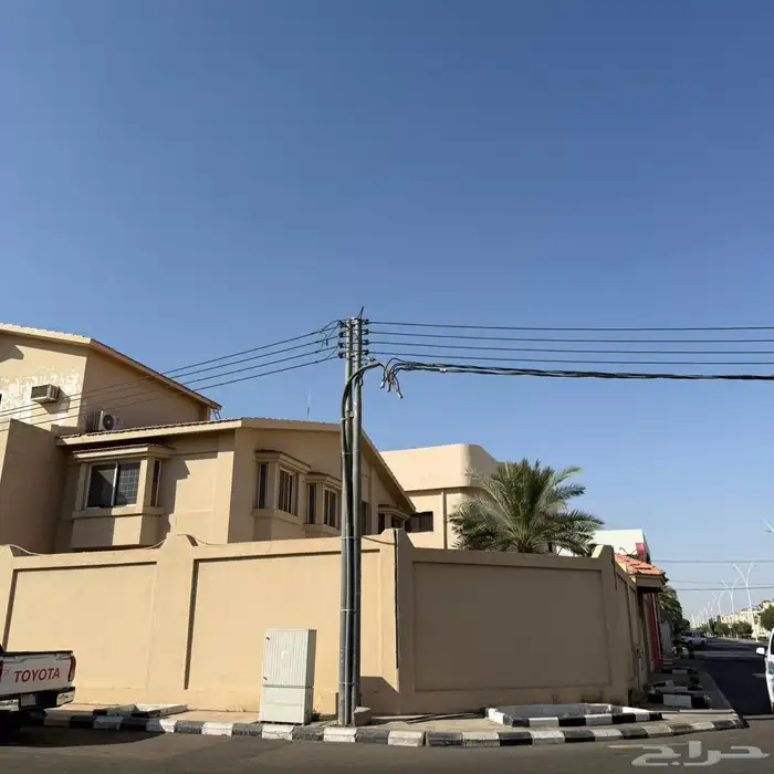 للبيع فيلا بحي الجامعيين تجاري سكني المساحة 800م 0